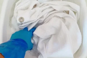 Cleaning_Curtain_By_Hands